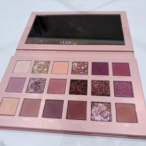 HUDA BEAUTY Eyeshadow Palette - Rich Pink and Purple Tones